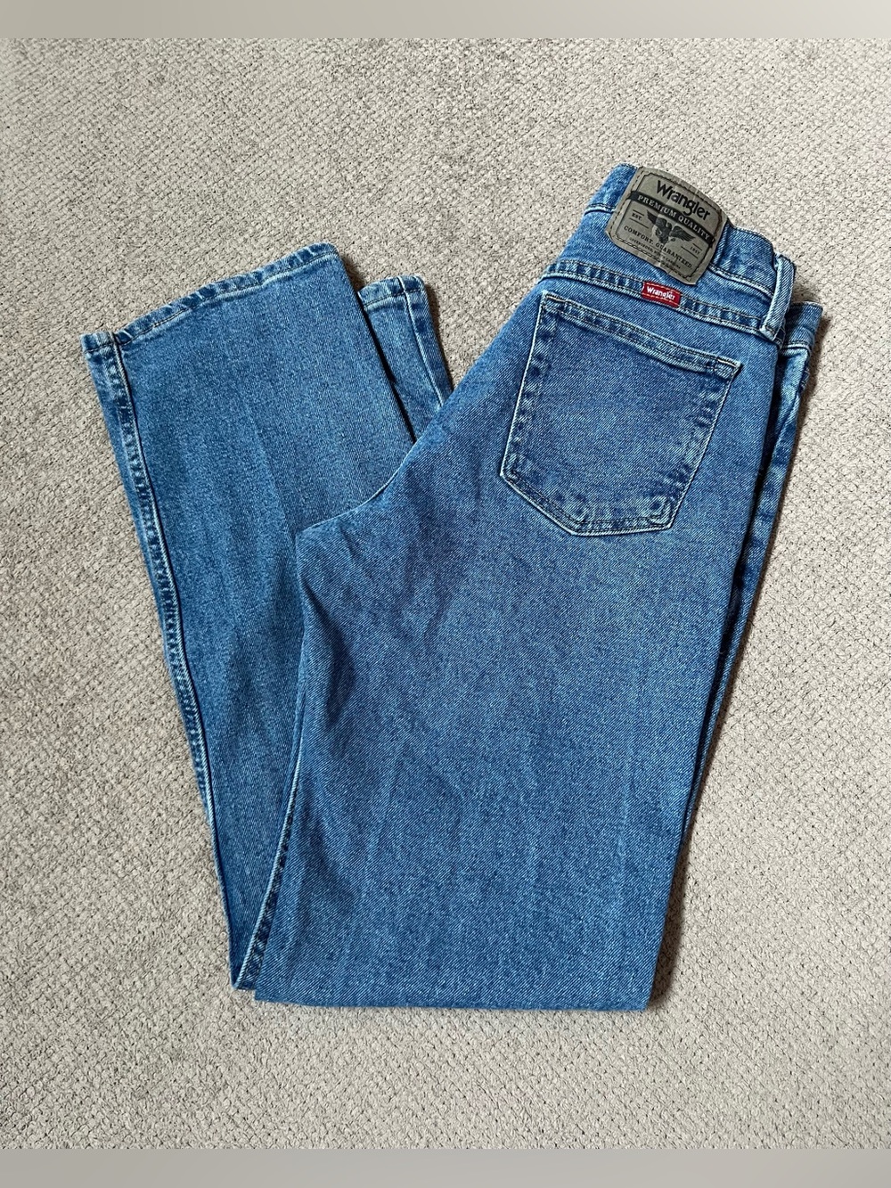 Wrangler Premium Men’s 30x32 Mid Rise Straight Leg Medium Wash Denim Jeans